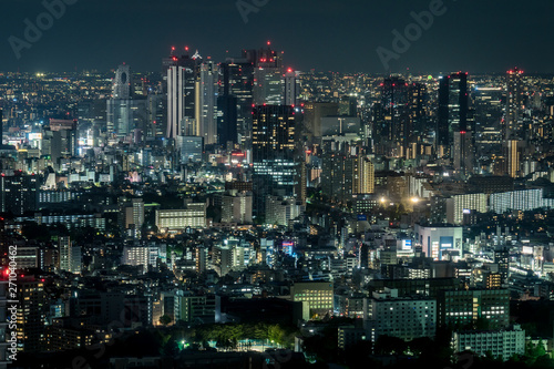 東京の都市風景　池袋から見る新宿方面の夜景 © onotorono