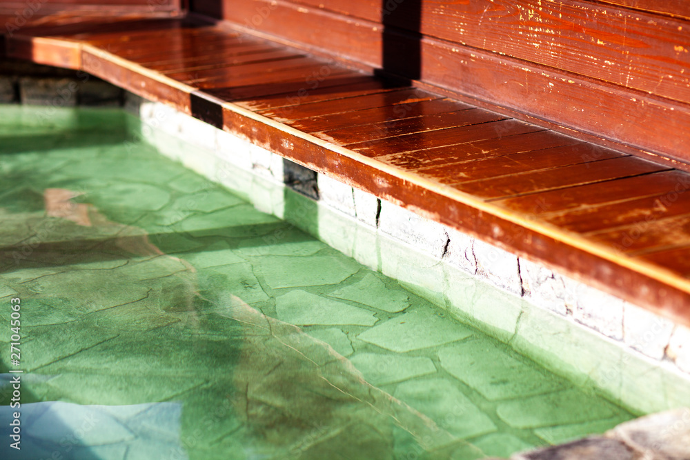 Obraz premium 温泉 夫婦 旅 和風 明るい 温泉街 親子 カップル