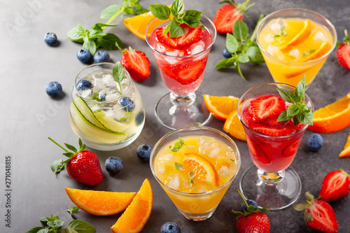 Canvas-taulu Assortment summer non-alcoholic cocktails.
