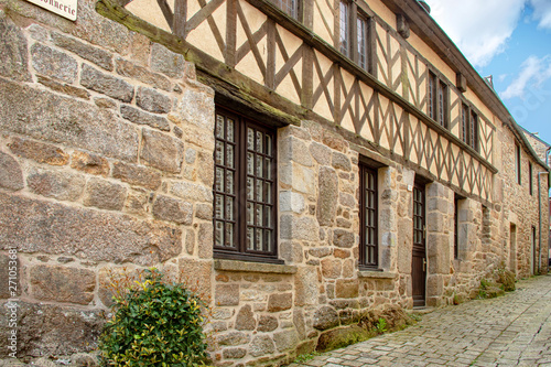 Très vieille maison à colombages . Côtes-d'Armor. Bretagne 