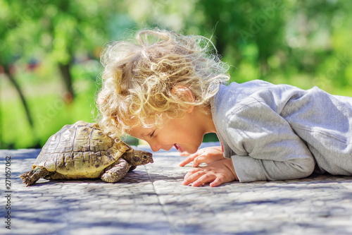 Fotografie lovely boy with turtle