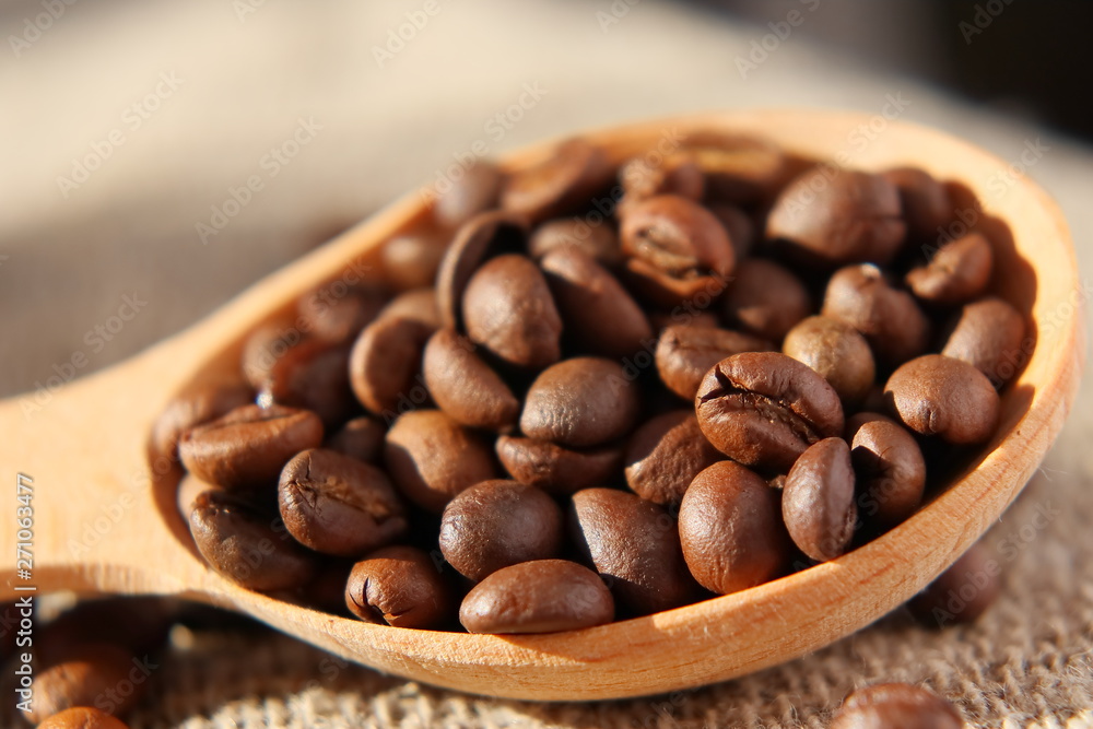 Fototapeta premium Roasted grains of natural fragrant coffee
