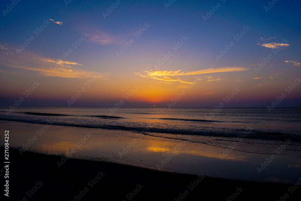 Obraz premium sunrise over ocean