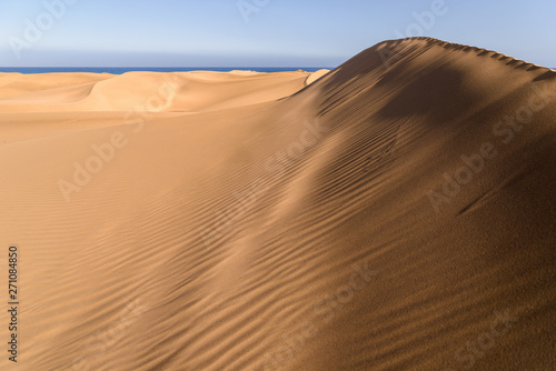 Shades and sand drifts at the Maspalomas dunescape