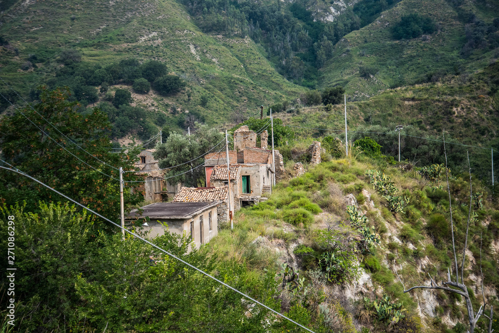 trekking in the heart of the Aspromonte an abandoned village
