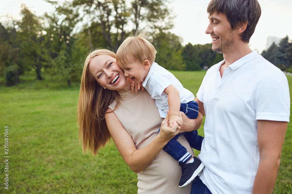 Obraz premium Happy family is laughing in the park.
