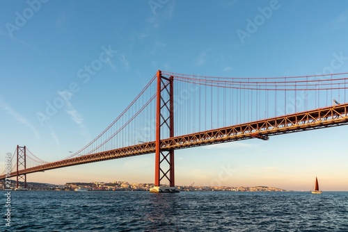 Fototapeta Naklejka Na Ścianę i Meble -  Lisbon bridge