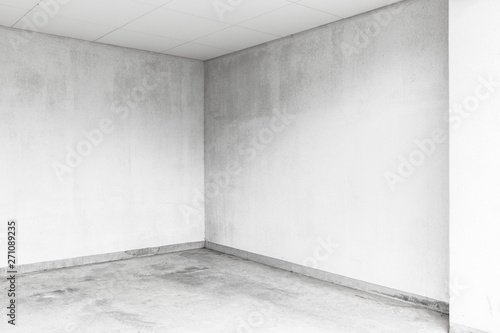 Empty room in the basement © torsakarin