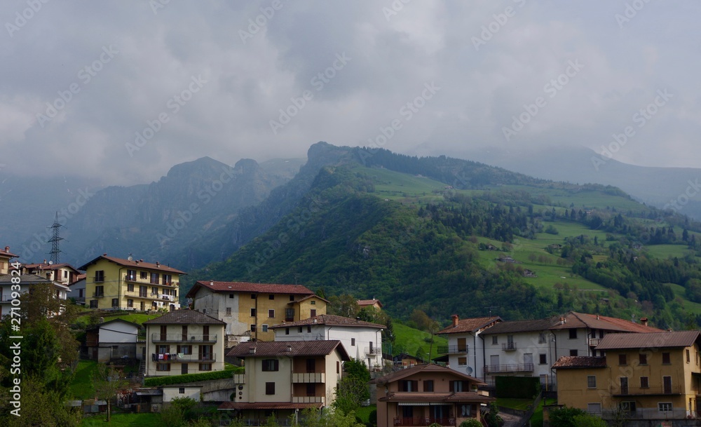 Panorama sulle montagne bergamasche Alpi Orobie Italia