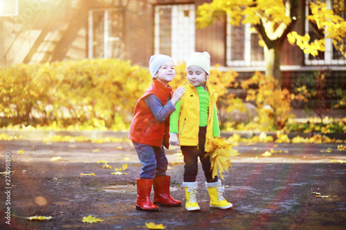 Children walk in the autumn park