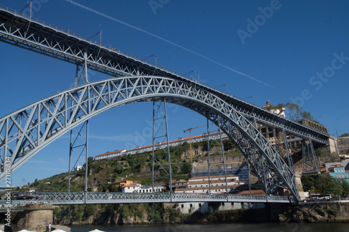 Pont métallique de Dom-Luís dans la ville de Porto au Portugal dont l'architecte était un disciple de Gustave Eiffel