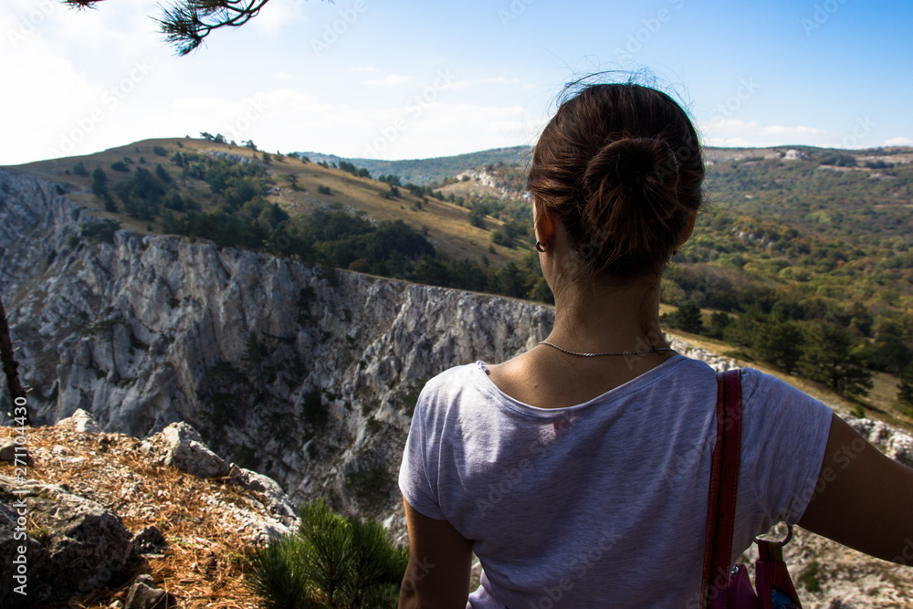 Naklejka premium woman on top of mountain