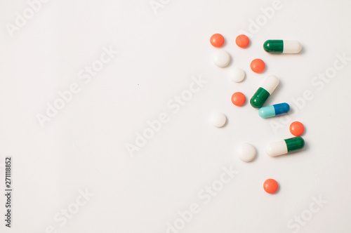  pills on white background capsules