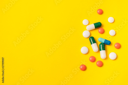  pills on white background capsules
