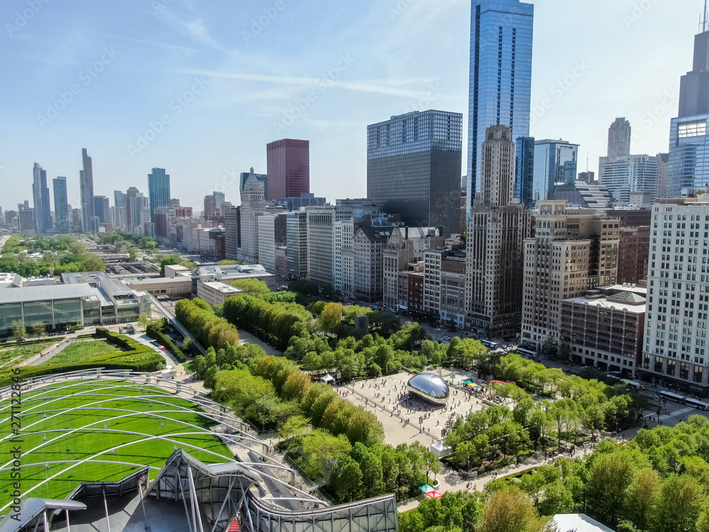 Fototapeta premium Piękny widok z lotu ptaka na Chicago Parks i zabytki