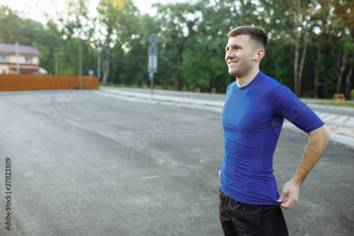 Young man preparing to the jogging 