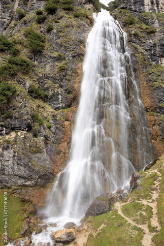 hoher Wasserfall in der Natur