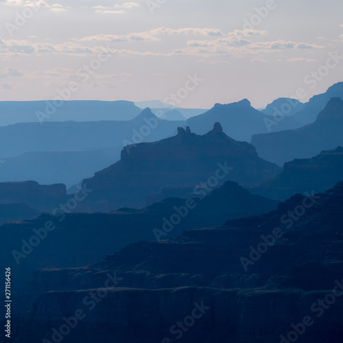 Fototapeta Naklejka Na Ścianę i Meble -  Hazy Cliffs of the Grand Canyon