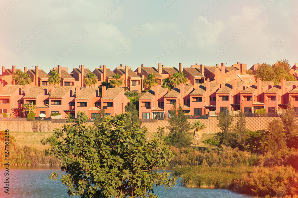 Φωτογραφία Huge residential area of two-storey houses with a large Park and a lake