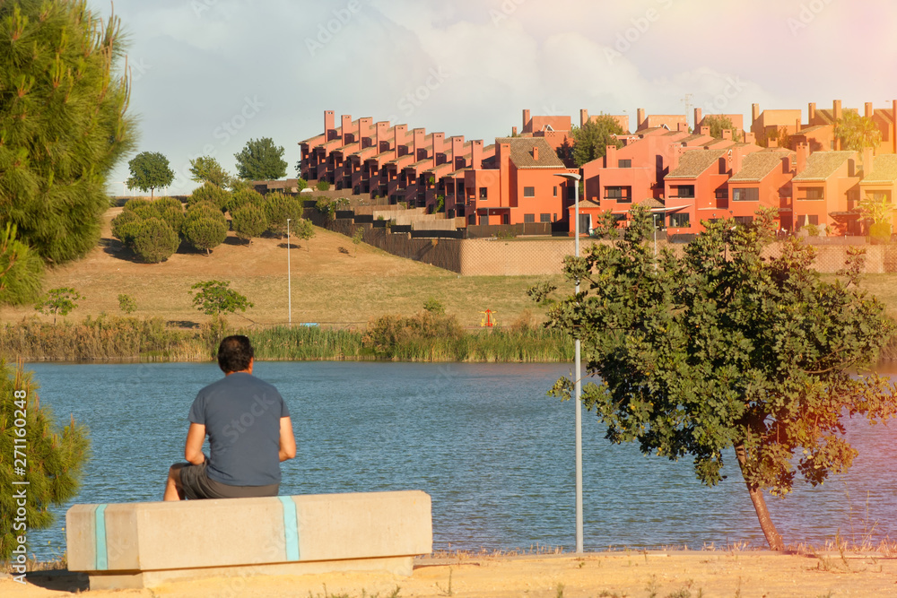 Φωτογραφία Huge residential area of two-storey houses with a large Park and a lake