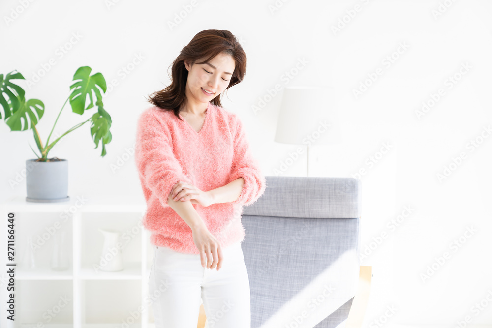 リラックスする女性 リラックスする女性