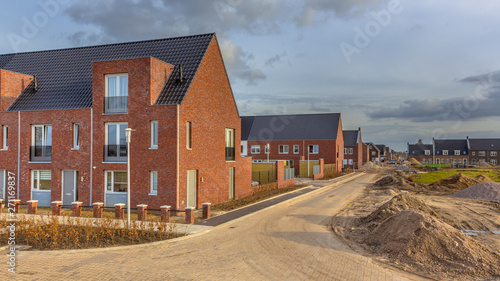 Photo Newly built houses in modern street