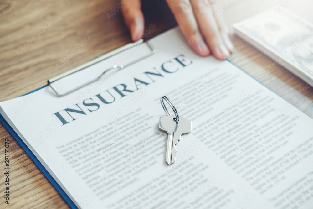 Obraz premium Sale agent and customer sign agreement contract, Insurance Home concept