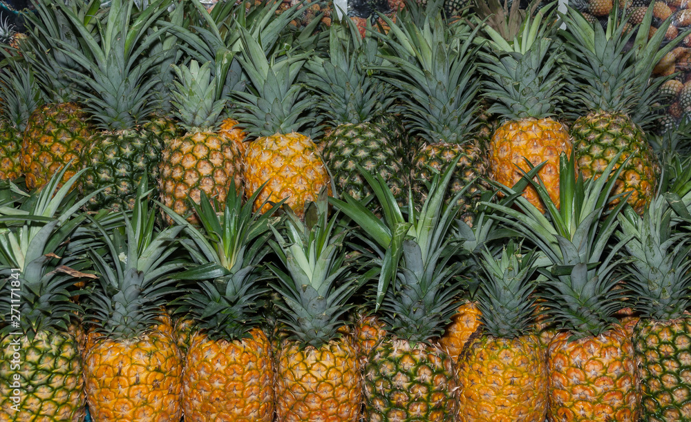 Obraz premium Pineapples in the market - Ananas comosus