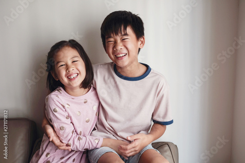 Schilderij op canvas Laughing Asian little brother and sister at home , Happy children portrait