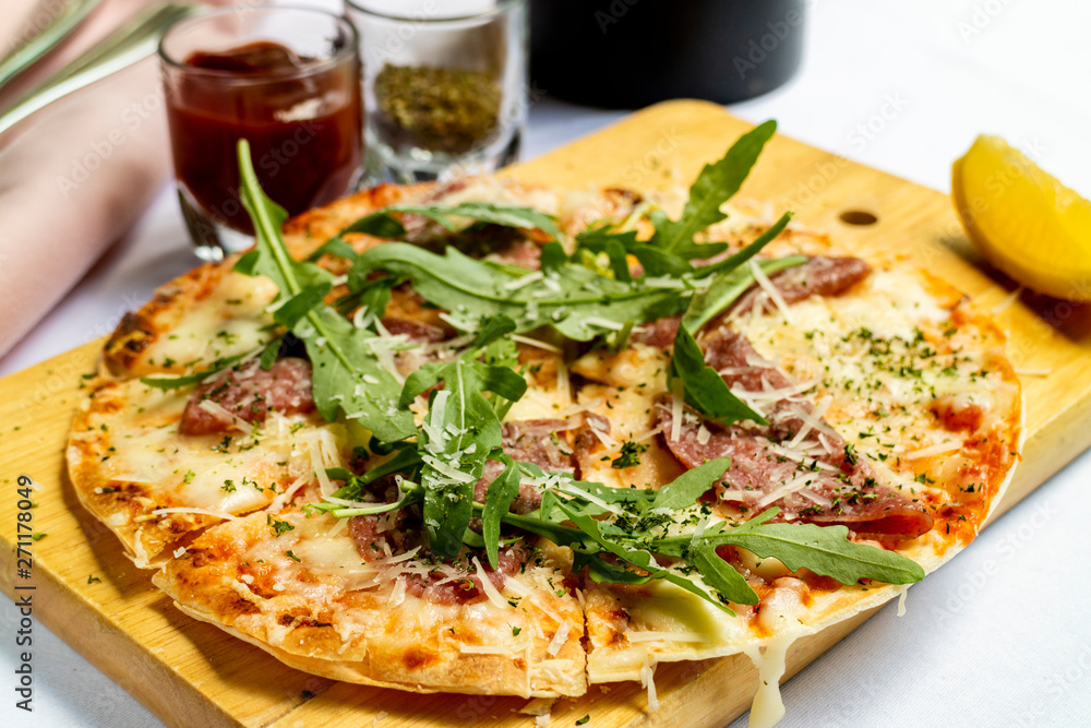 crispy pizza pamaham, mozzarella cheese, salmon w served with tomato sauce and herbs crispy pizza pamaham, mozzarella cheese, salmon w served with tomato sauce and herbs