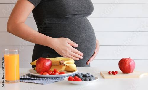 Pregnant woman drink orange fruit juice, healthy 