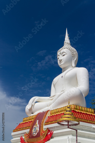 Wallpaper Mural the white buddha statue sitting with sky background Torontodigital.ca