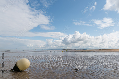 paysage de bord de mer sous le soleil