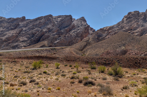 Tablou pe pânză Intestate 70 Highway climbing up San Rafael Reef at Spotted Wolf Canyon (Emery C