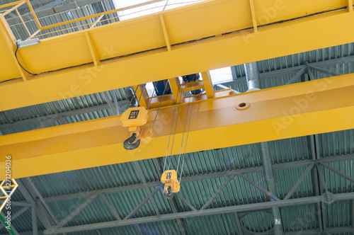 Фотография Factory overhead crane
