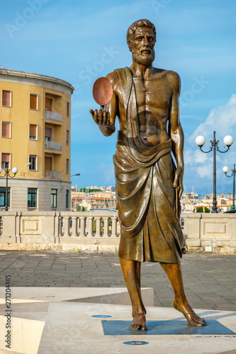 Photos Statue of Archimede. Syracuse, Sicily, Italy