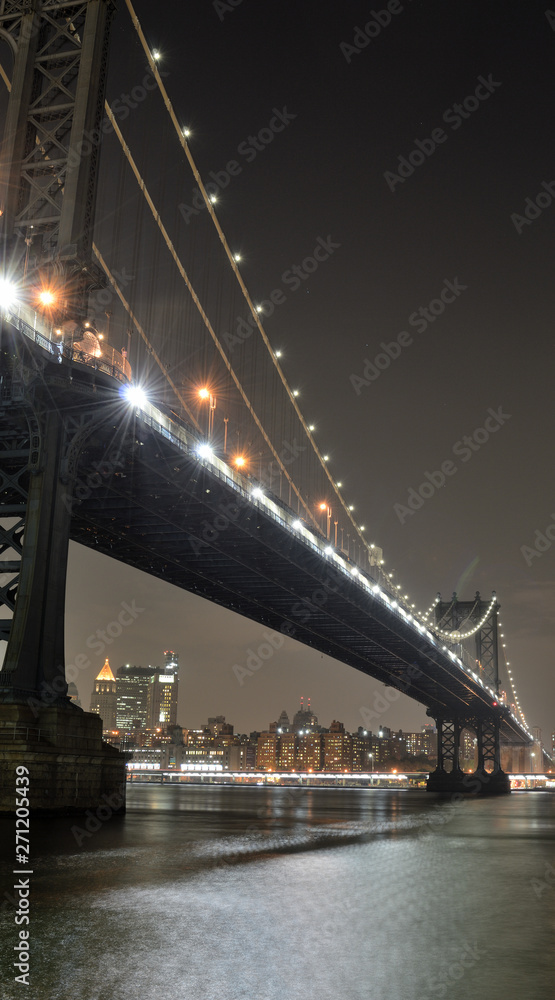 Fototapeta premium Manhattan Bridge at night.
