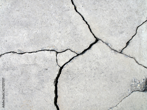 Fototapeta detail of fractured concrete sidewalk floor, gray grunge cement surface with lar