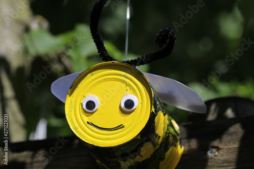 Kinder basteln zum Thema: Rettet die Bienen