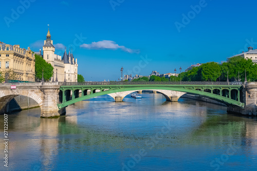  Paris, the Notre-Dame bridge, and the Conciergerie on the ile de la Cité 