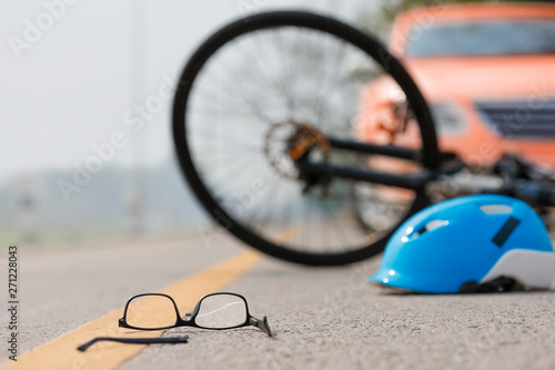 Canvas Print Accident car crash with bicycle on road because drunk driving