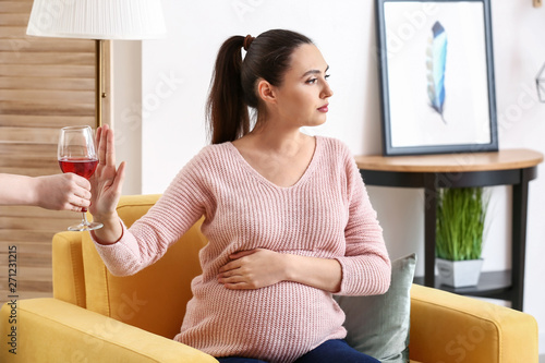Pregnant woman rejecting al...