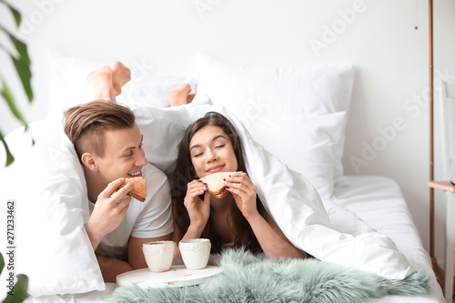 Cute young couple having br...