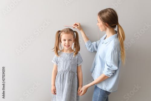 Young mother measuring heig...