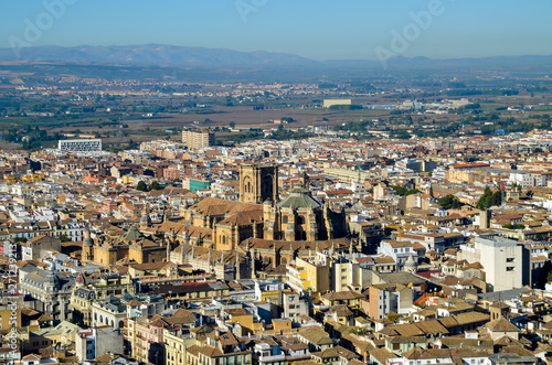アルハンブラ宮殿 アルカサバから見下ろすグラナダの街と大聖堂（グラナダ、スペイン・アンダルシア）