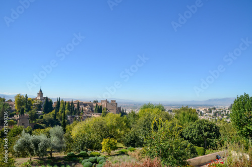 ヘネラリフェから見たアルハンブラ宮殿（グラナダ、スペイン・アンダルシア）