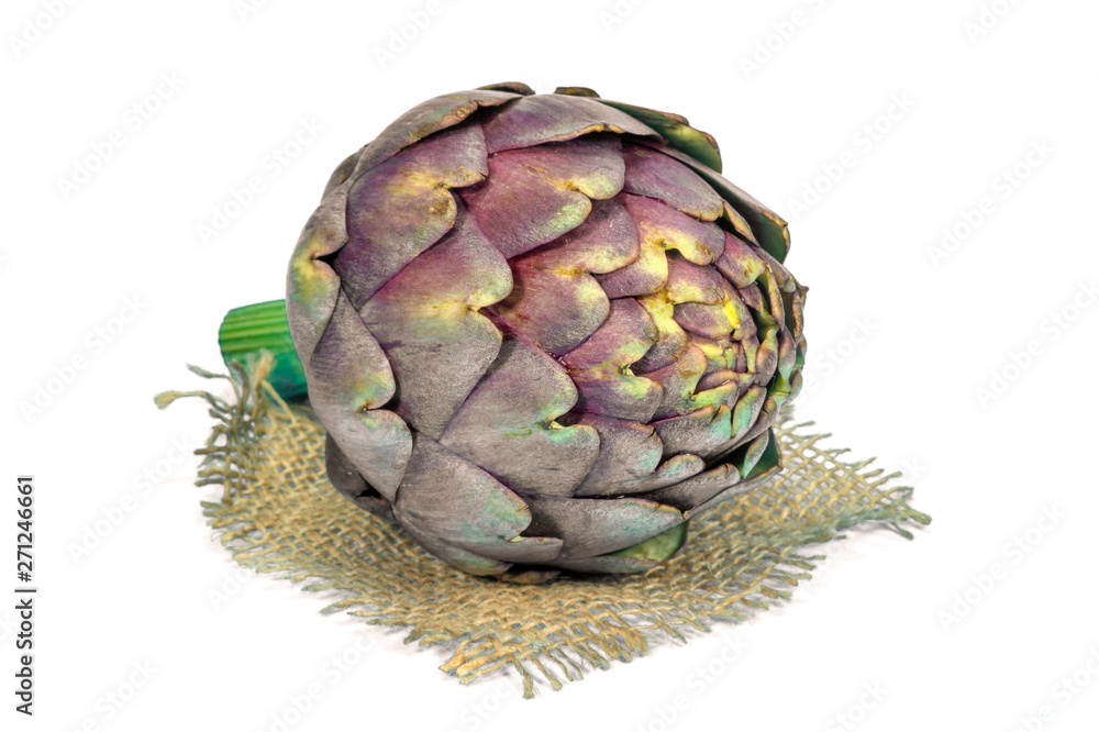 Obraz premium Fresh artichoke isolated on white background