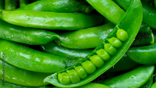 Close up green peas
