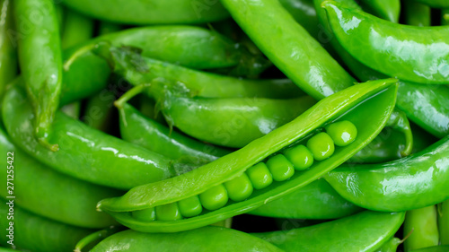 Close up green peas