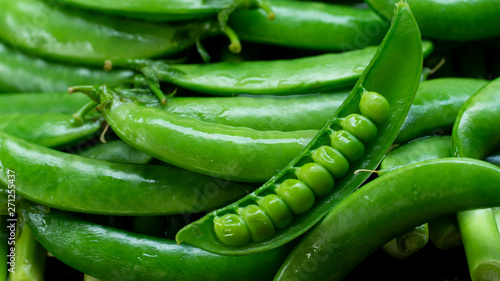 Close up green peas